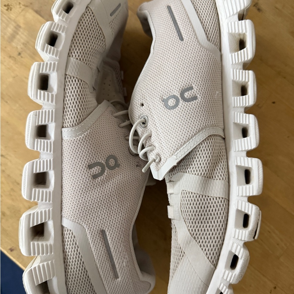 On Running White Athletic Shoes - Picture 11 of 12